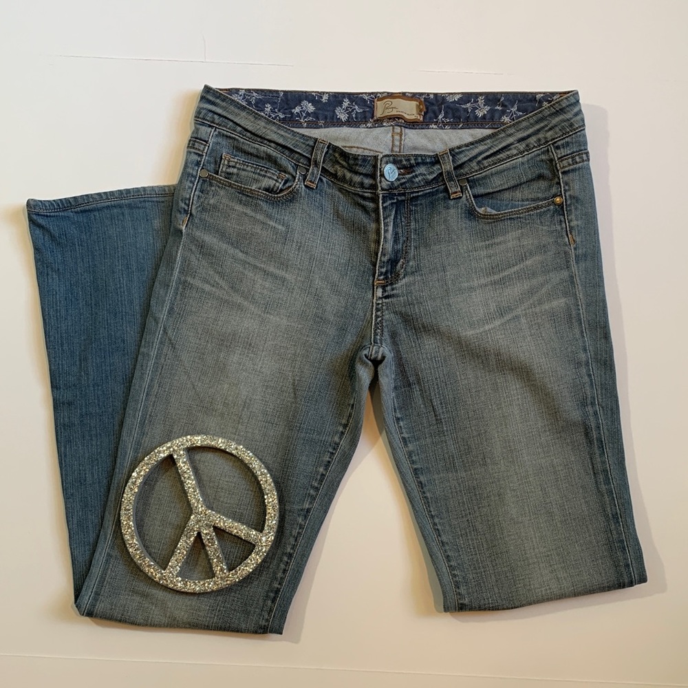 Paige Hollywood Hills Flare Leg Light Wash Jeans Size 29